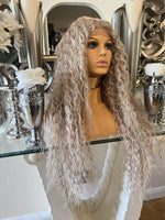 Antigoni creamy ash blonde Centre part wig